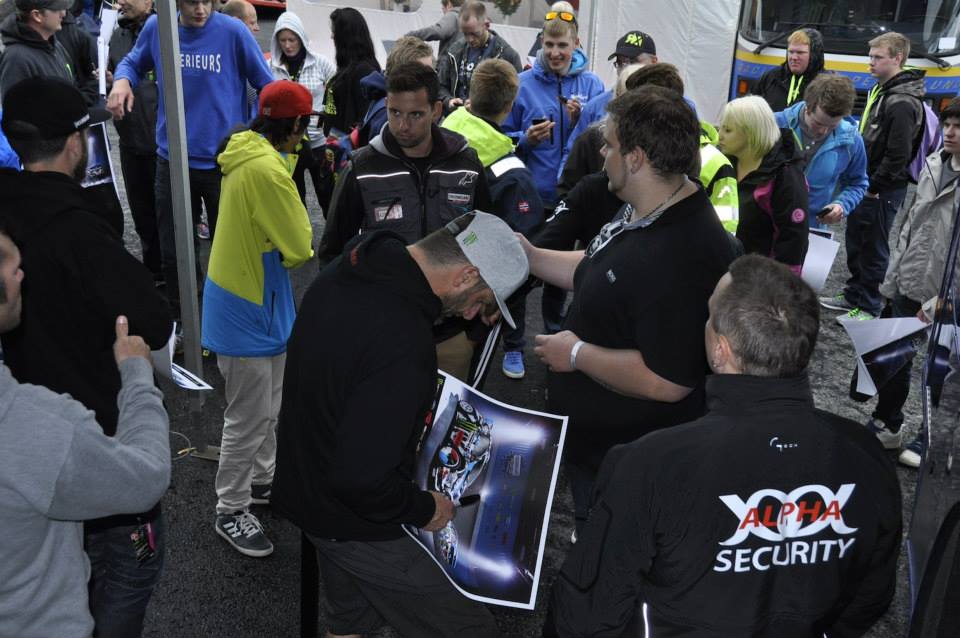 Alpha Security på arrangement med signering og publikum